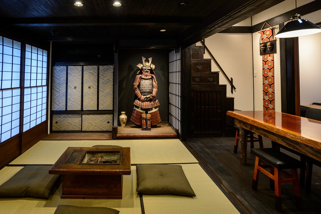 Toji Machiya, Samurai Kevin stays in the "Tokonoma" (the alcove) in the living room 